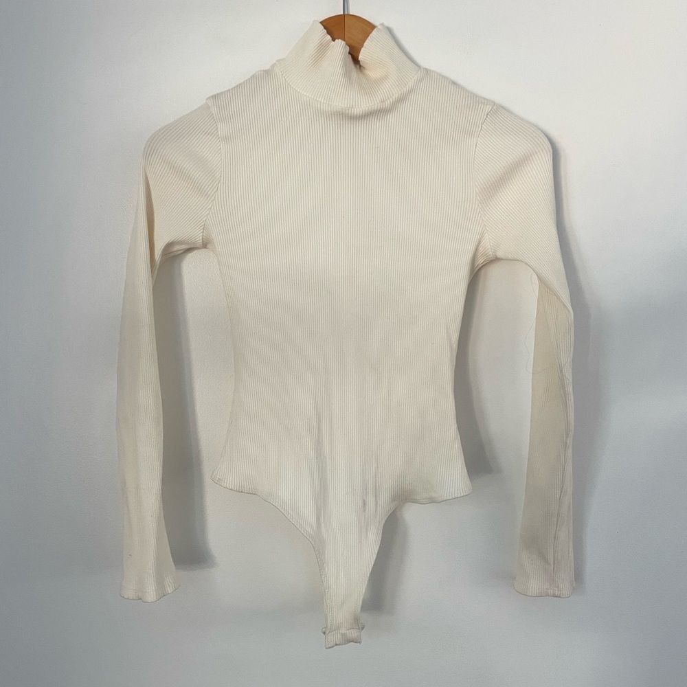 Lulus Women’s Cream Fitted Mock turtleneck long sleeve bodysuit size medium